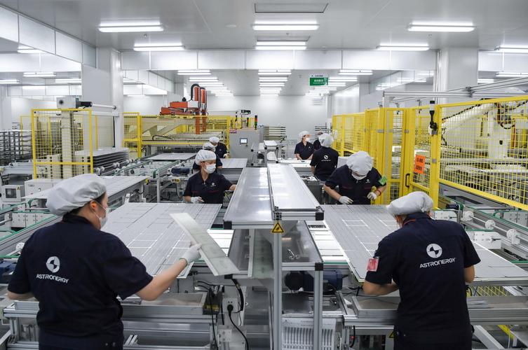 工厂车间作业人员不到100人,实现年产能200mw,产品销往30多 1000